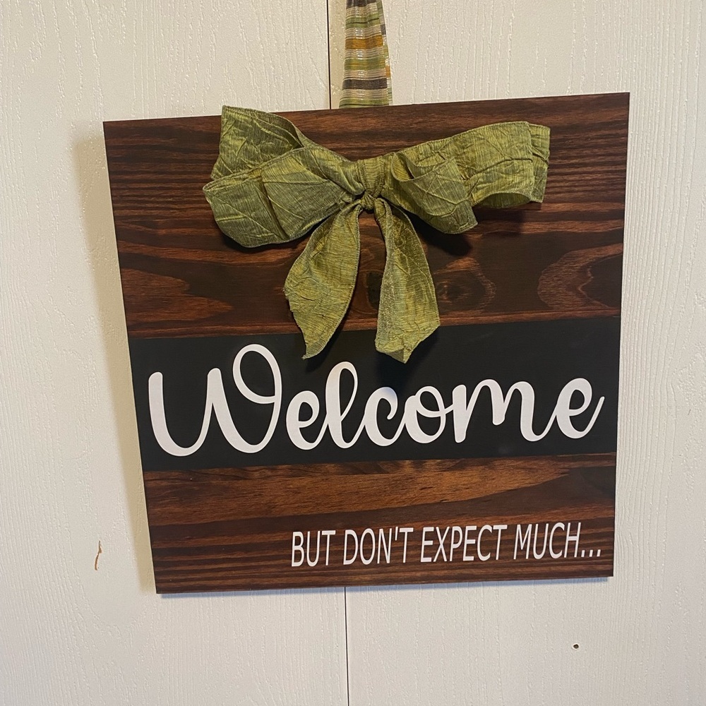 Rustic Welcome Sign with Green Bow